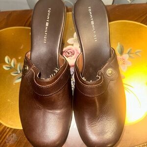 Tommy Hilfiger Brown platform clogs